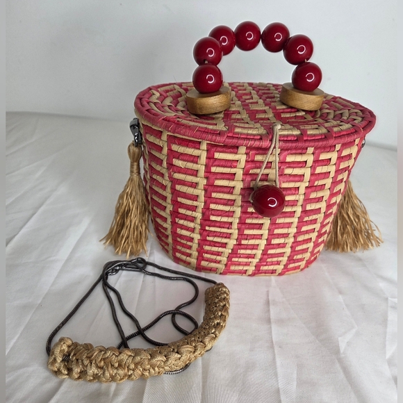 Caterina Mina Stylish 8"x6" Woven Basket Bag From Brazilian Designer - Picture 4 of 16